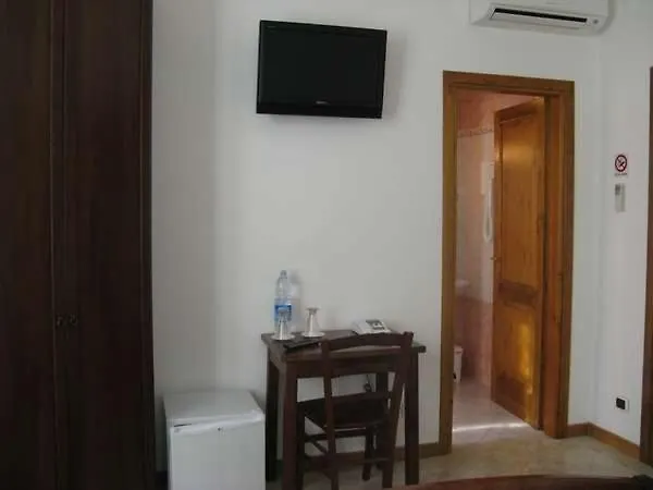B&B Villa Isa Marina Di Carrara Bed & Breakfast
