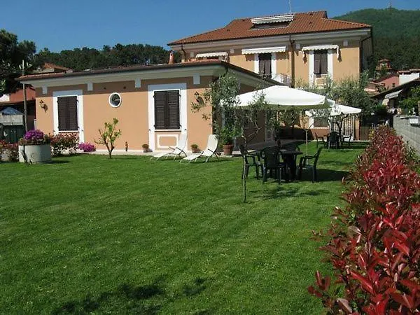 B&B Villa Isa Carrara Nocleg ze śniadaniem